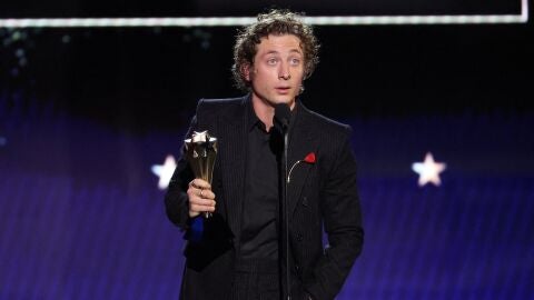 Jeremy Allen White en los Critics Choice Awards