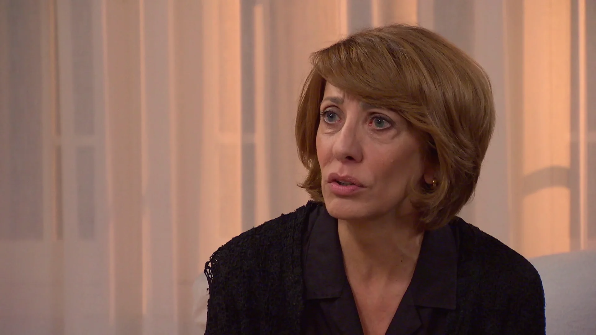 Rosa advierte a Federico sobre la implicación de Elena en ambas muertes: "¡Abre los ojos!" Rosa advierte a Federico sobre la implicación de Elena en ambas muertes: "¡Abre los ojos!"
