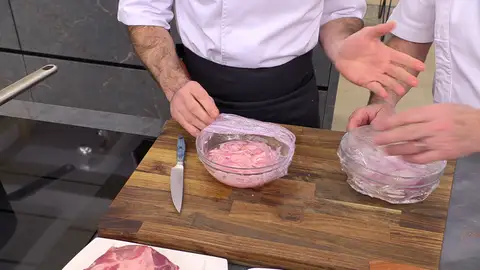 Tapa el bol con film de cocina y resérvalo Tapa el bol con film de cocina y resérvalo