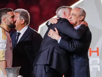 El abrazo de Ancelotti a Florentino Pérez El abrazo de Ancelotti a Florentino Pérez