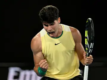 Carlos Alcaraz celebra un punto ante Richard Gasquet Carlos Alcaraz celebra un punto ante Richard Gasquet