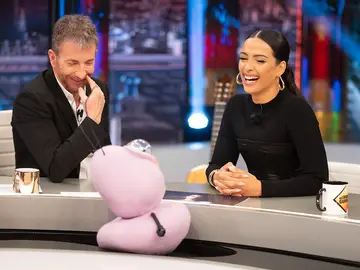 ¿Qué no puede faltar en el bolso de Chanel? Trancas y Barrancas lo descubren en El Hormiguero ¿Qué no puede faltar en el bolso de Chanel? Trancas y Barrancas lo descubren en El Hormiguero