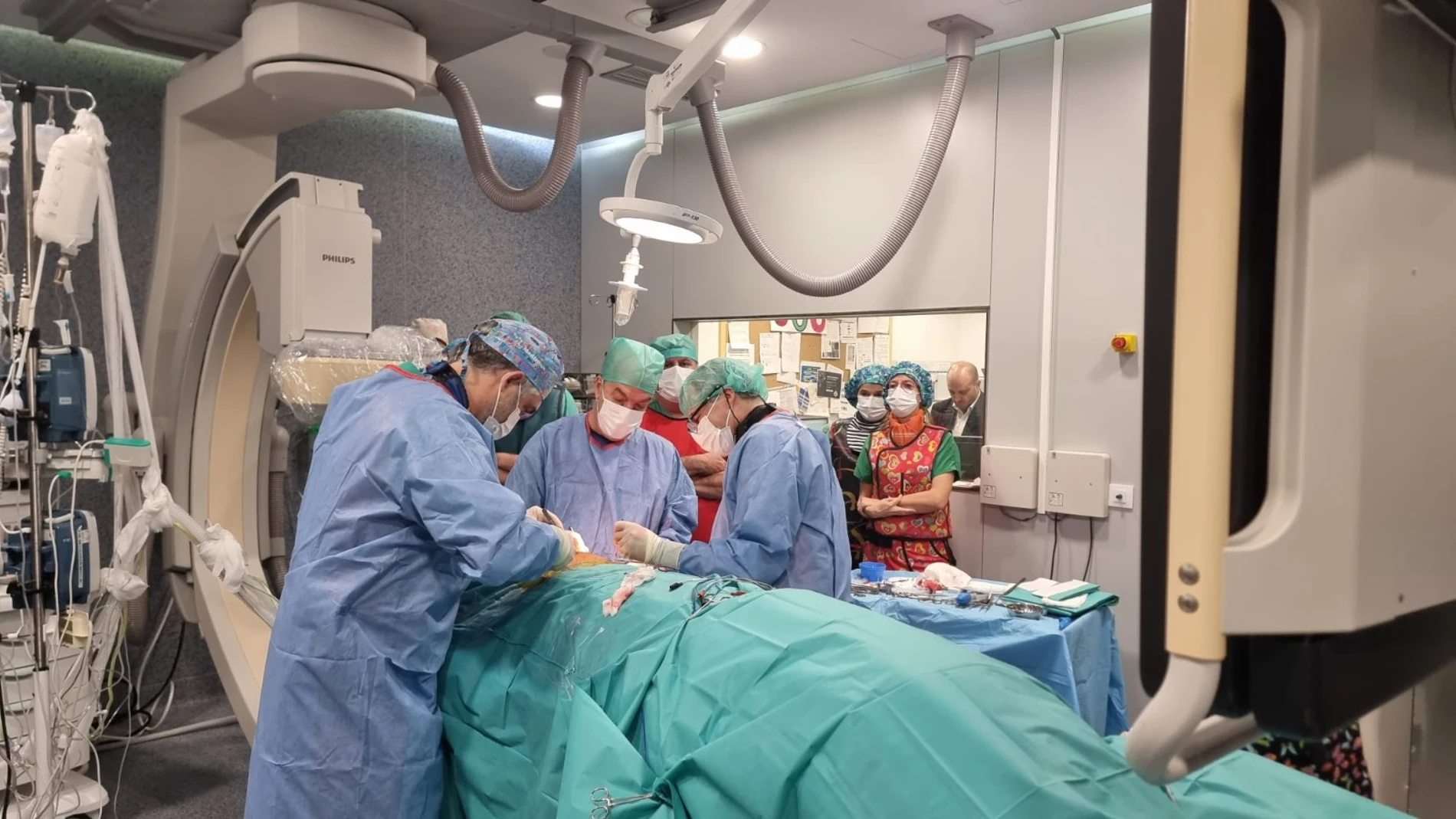 Así funciona Aurora, el nuevo desfibrilador del Hospital de A Coruña para pacientes con riesgo de muerte súbita