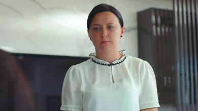 Şahika amenaza a su empleada y pone en marcha su plan para separar a Ender y Kaya: “Harás lo que yo te diga”