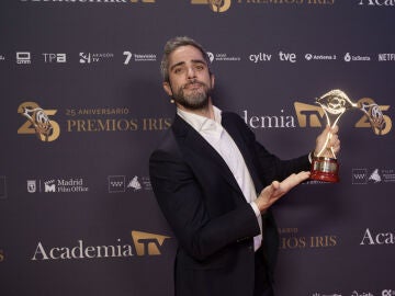 Roberto Leal con su Premio Iris a Mejor Presentador