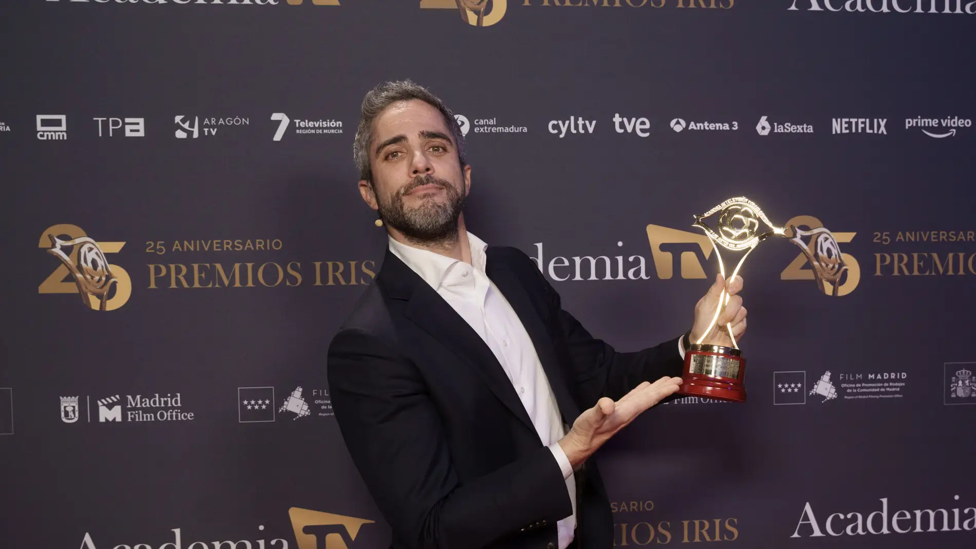 Roberto Leal con su Premio Iris a Mejor Presentador