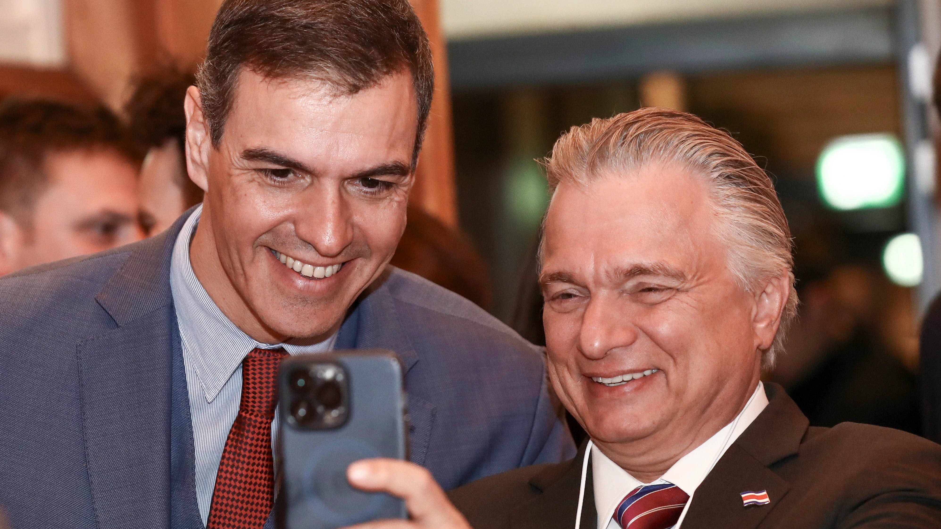 El presidente del Gobierno Pedro S&aacute;nchez durante el viaje que el presidente ha realizado hoy martes a Suiza para participar en el Foro Econ&oacute;mico Mundial en Davos.