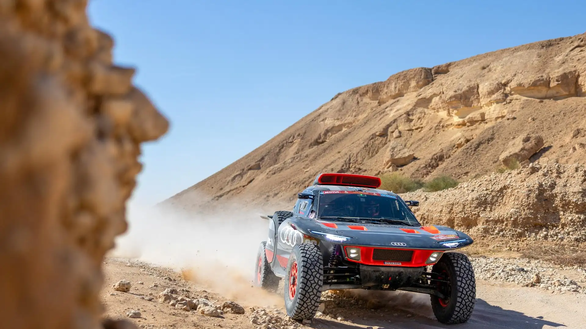 Sainz, con su Audi en el Dakar