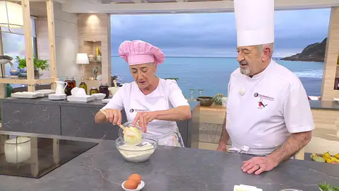 Añade la mantequilla a punto de pomada Añade la mantequilla a punto de pomada