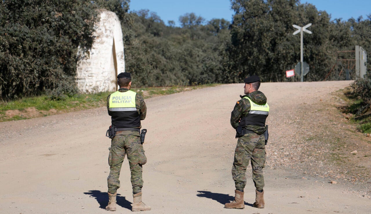 Militares en las cercan&iacute;as de la base de la Brigada 'Guzm&aacute;n el Bueno' X de Cerro Muriano