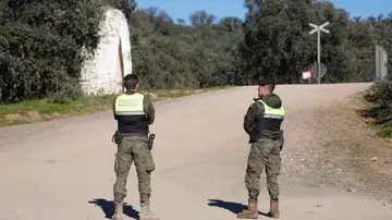 Militares en las cercanías de la base de la Brigada 'Guzmán el Bueno' X de Cerro Muriano Militares en las cercanías de la base de la Brigada 'Guzmán el Bueno' X de Cerro Muriano