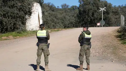 Militares en las cercanías de la base de la Brigada 'Guzmán el Bueno' X de Cerro Muriano Militares en las cercanías de la base de la Brigada 'Guzmán el Bueno' X de Cerro Muriano
