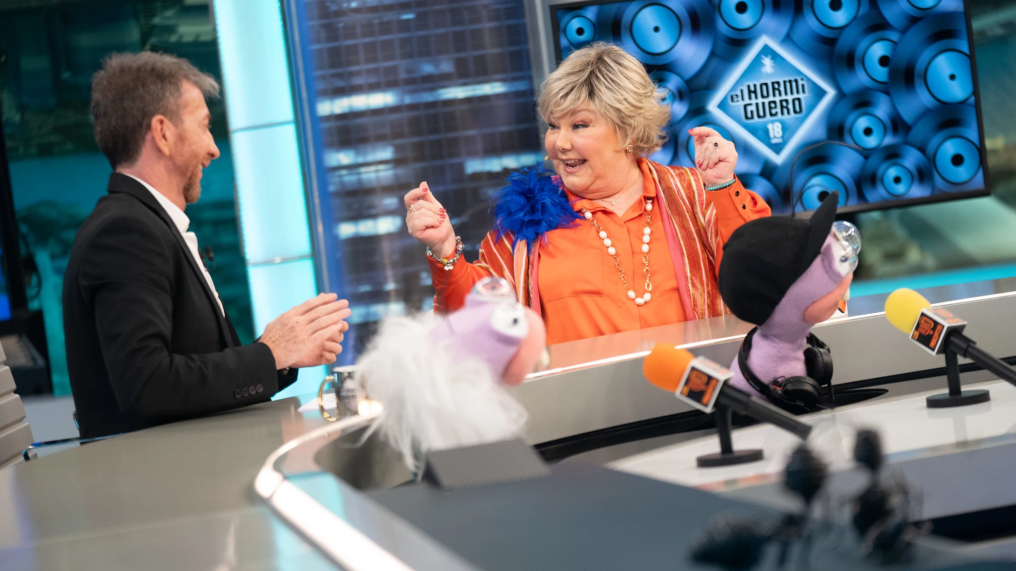 ¡El baúl de los temazos! Trancas y Barrancas ponen a prueba el oído de Karina ¡El baúl de los temazos! Trancas y Barrancas ponen a prueba el oído de Karina