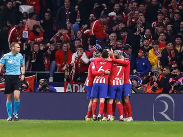 Los jugadores rojiblancos celebran un gol Los jugadores rojiblancos celebran un gol
