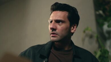 Ceylin recibe en su casa la camiseta de una niña... ¿Será de Mercan?