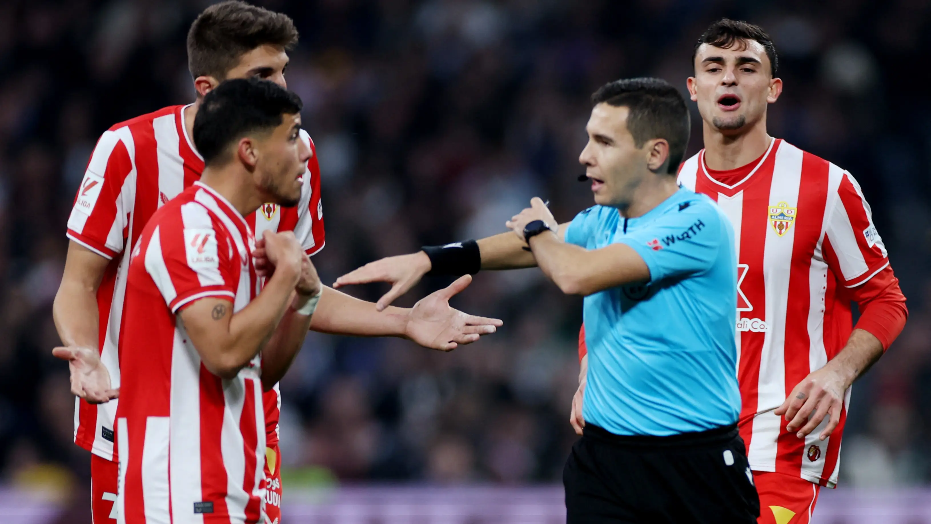 Hernández Maeso, en el momento de pitar penalti por mano de Kaiky Hernández Maeso, en el momento de pitar penalti por mano de Kaiky