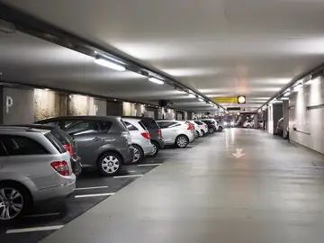 Imagen de un parking de coches Imagen de un parking de coches