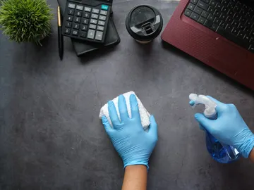 Limpieza de una superficie Limpieza de una superficie