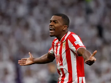 Sergio Akieme, jugador del Almería, en el partido ante el Real Madrid en el Santiago Bernabéu Sergio Akieme, jugador del Almería, en el partido ante el Real Madrid en el Santiago Bernabéu