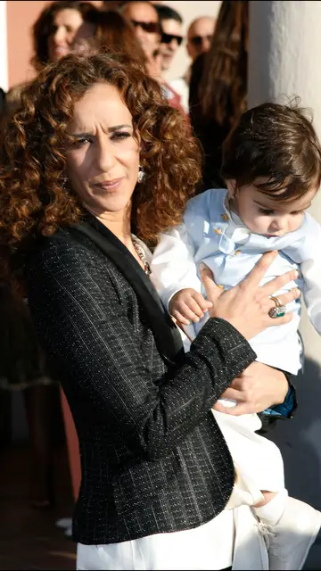 Rosario Flores en el bautizo de su hijo Pedro Rosario Flores en el bautizo de su hijo Pedro