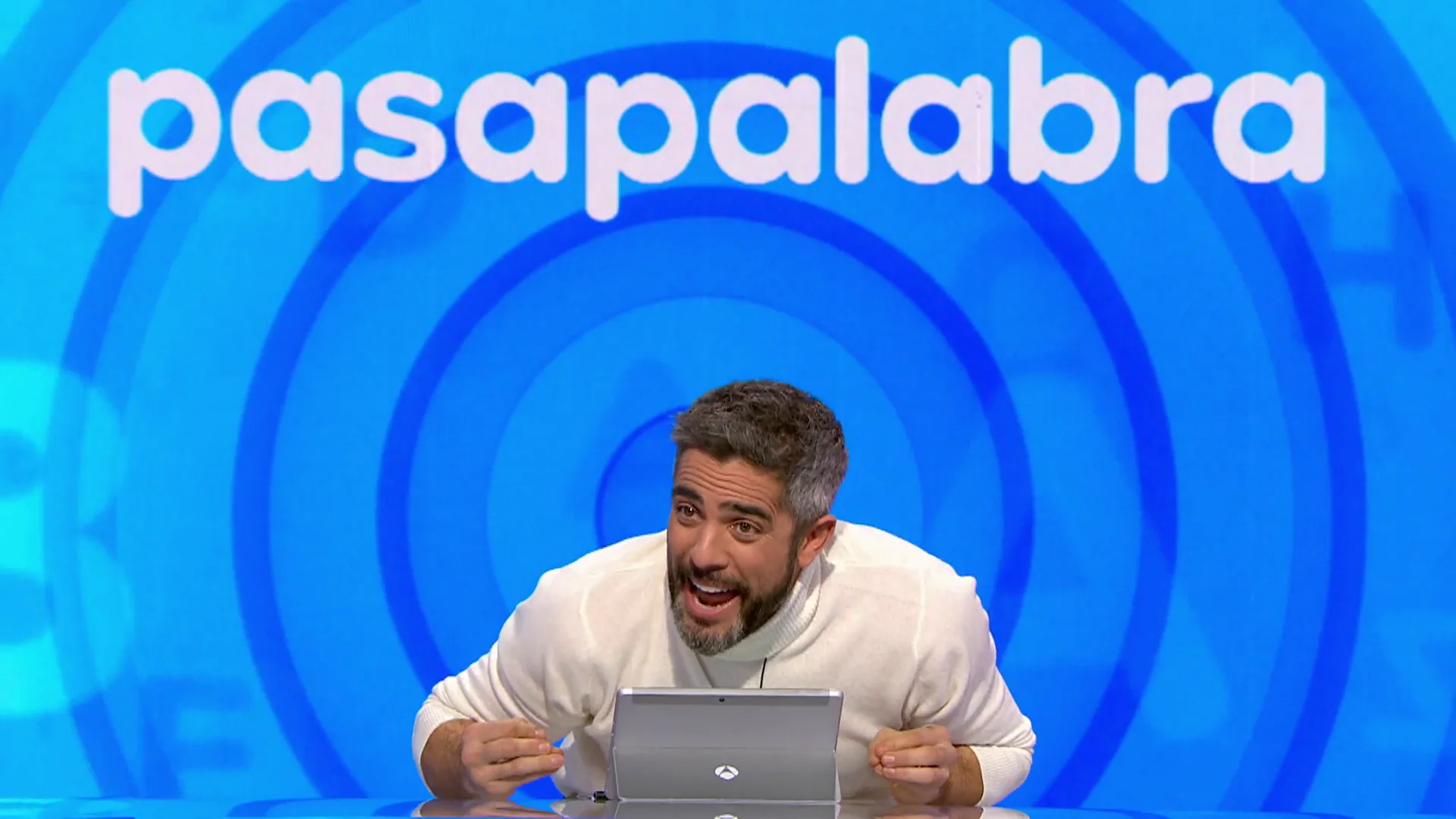 Roberto Leal se desespera con Cristina Alcázar y Wally López: “¡Ha ganado Eurovisión!” Roberto Leal se desespera con Cristina Alcázar y Wally López: “¡Ha ganado Eurovisión!”
