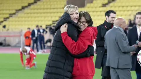 Charlene y Estefanía de Mónaco en la celebración de la Aids Cup en Mónaco Charlene y Estefanía de Mónaco en la celebración de la Aids Cup en Mónaco