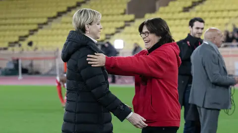 Charlene y Estefanía de Mónaco en la celebración de la Aids Cup en Mónaco Charlene y Estefanía de Mónaco en la celebración de la Aids Cup en Mónaco