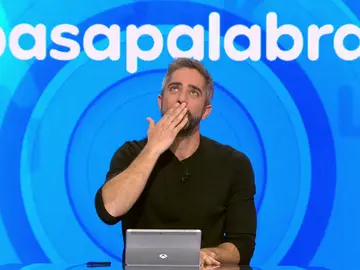 El beso de Roberto Leal al cielo recordando a Concha Velasco y su Chica ye-ye El beso de Roberto Leal al cielo recordando a Concha Velasco y su Chica ye-ye