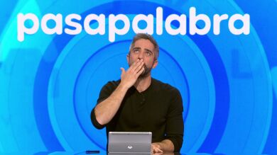El beso de Roberto Leal al cielo recordando a Concha Velasco y su Chica ye-ye