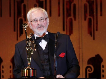 El director Norman Jewison recibiendo el Golden Eddie