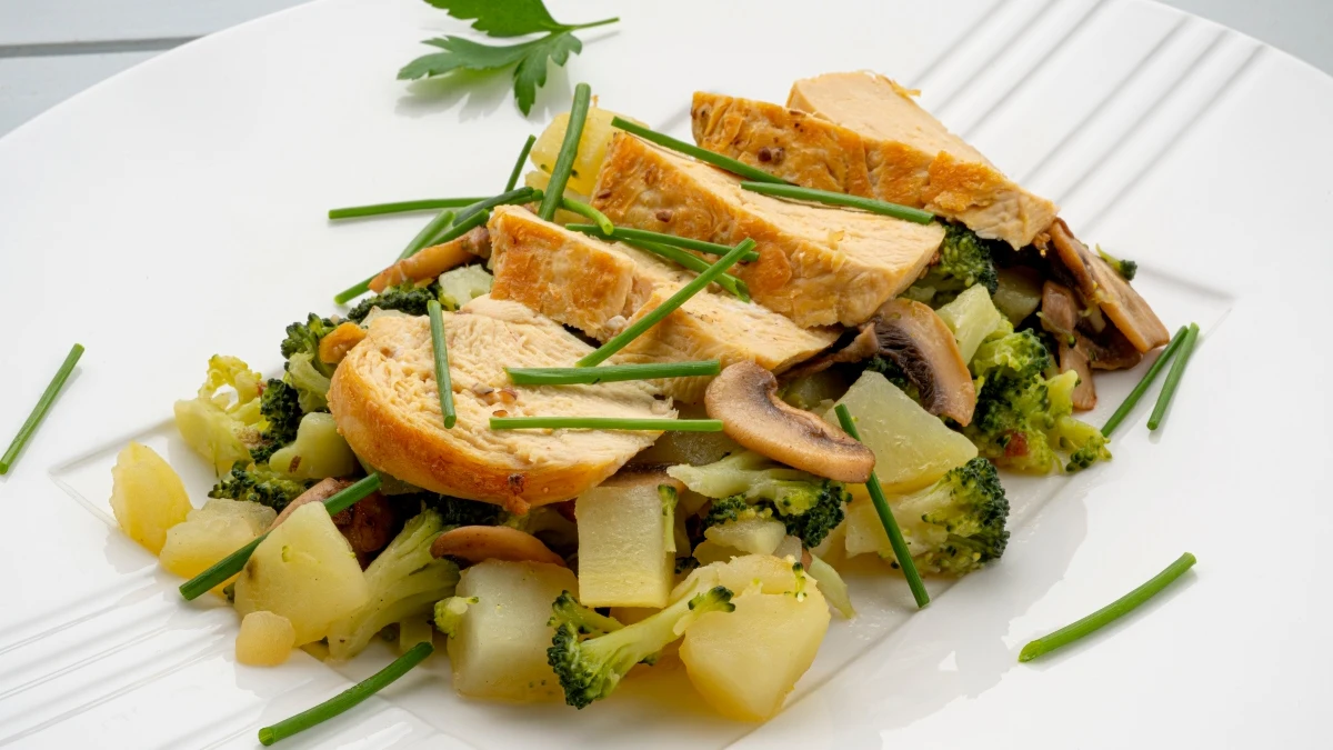 Pechuga de pollo con hortalizas salteadas, de Arguiñano: "Una receta muy interesante" Pechuga de pollo con hortalizas salteadas, de Arguiñano: "Una receta muy interesante"