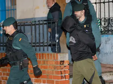 El presunto asesino de Morata, custodiado por guardias civiles El presunto asesino de Morata, custodiado por guardias civiles