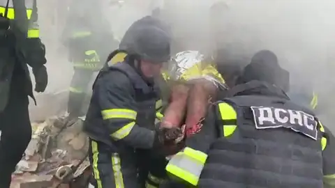 Rusia pone a prueba una nueva estrategia de ataque y bombardea tres ciudades ucranianas Rusia pone a prueba una nueva estrategia de ataque y bombardea tres ciudades ucranianas