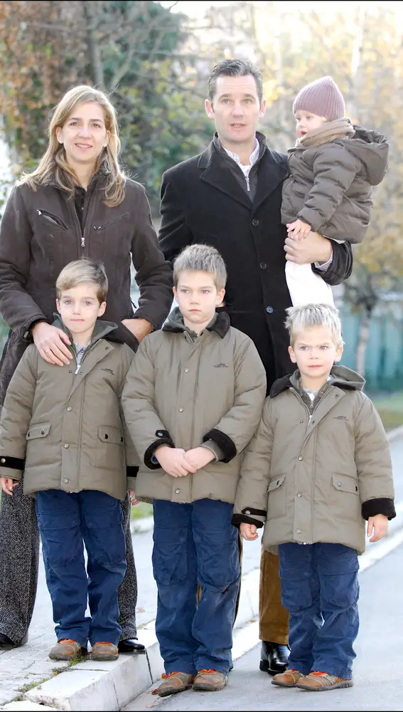 La infanta Cristina, Iñaki Urdangarin y sus 4 hijos