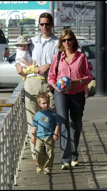 La infanta Cristina e Iñaki Urdangarin con sus dos primeros hijos La infanta Cristina e Iñaki Urdangarin con sus dos primeros hijos