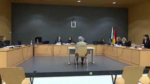 Juzgan a una mujer de 73 años por violar a su nietastra con síndrome de Down en Gran Canaria Juzgan a una mujer de 73 años por violar a su nietastra con síndrome de Down en Gran Canaria