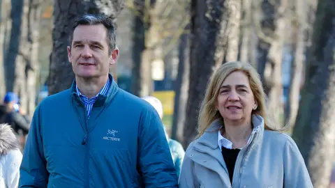 La infanta Cristina e Iñaki Urdangarin paseando La infanta Cristina e Iñaki Urdangarin paseando