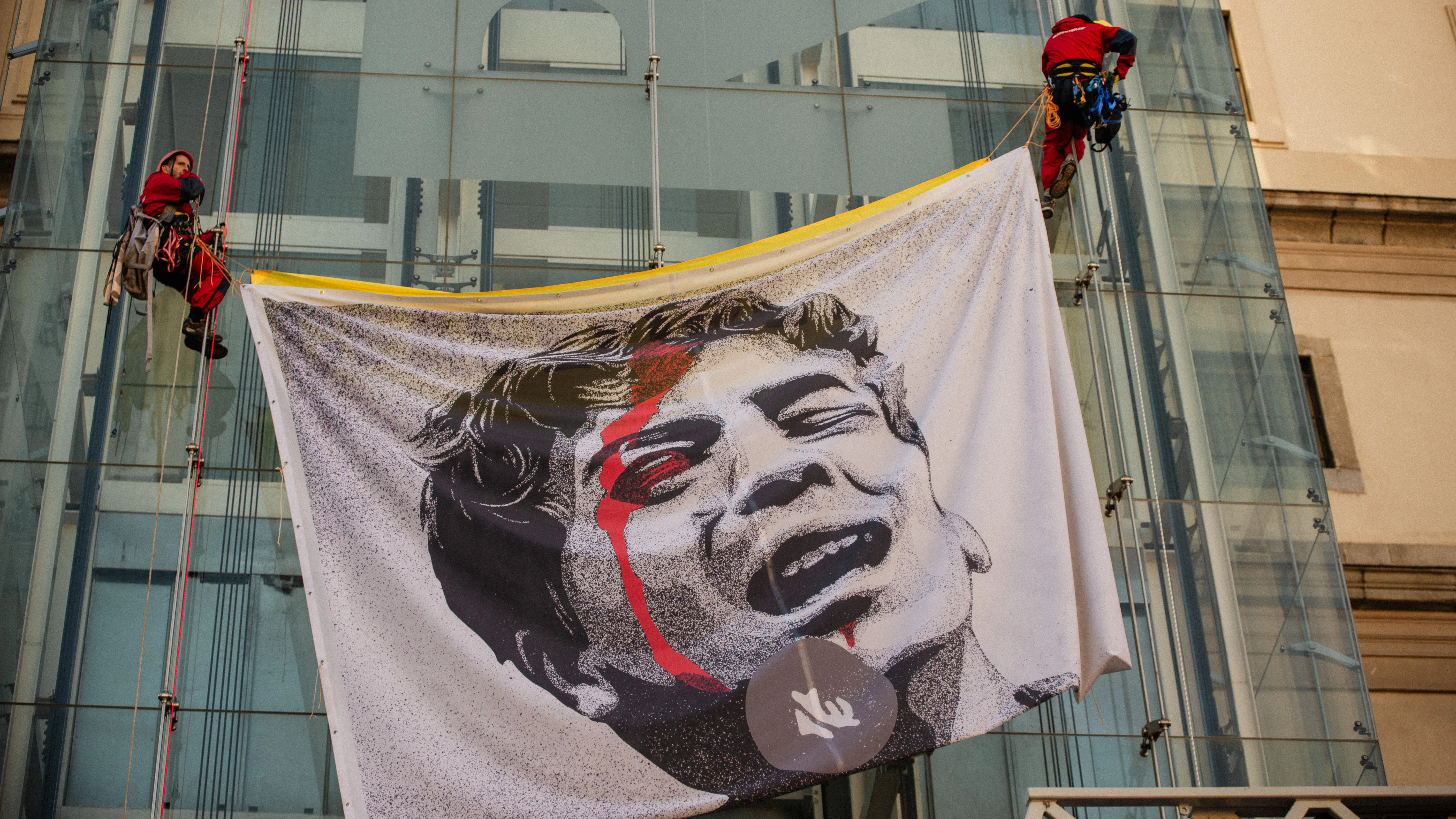 Pancarta de apoyo a Gaza en el Museo Reina Sofía Pancarta de apoyo a Gaza en el Museo Reina Sofía