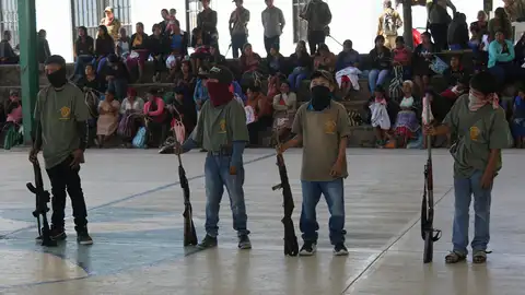 Menores son incorporados a las autodefensas hoy en la comunidad de Ayahualtempa
