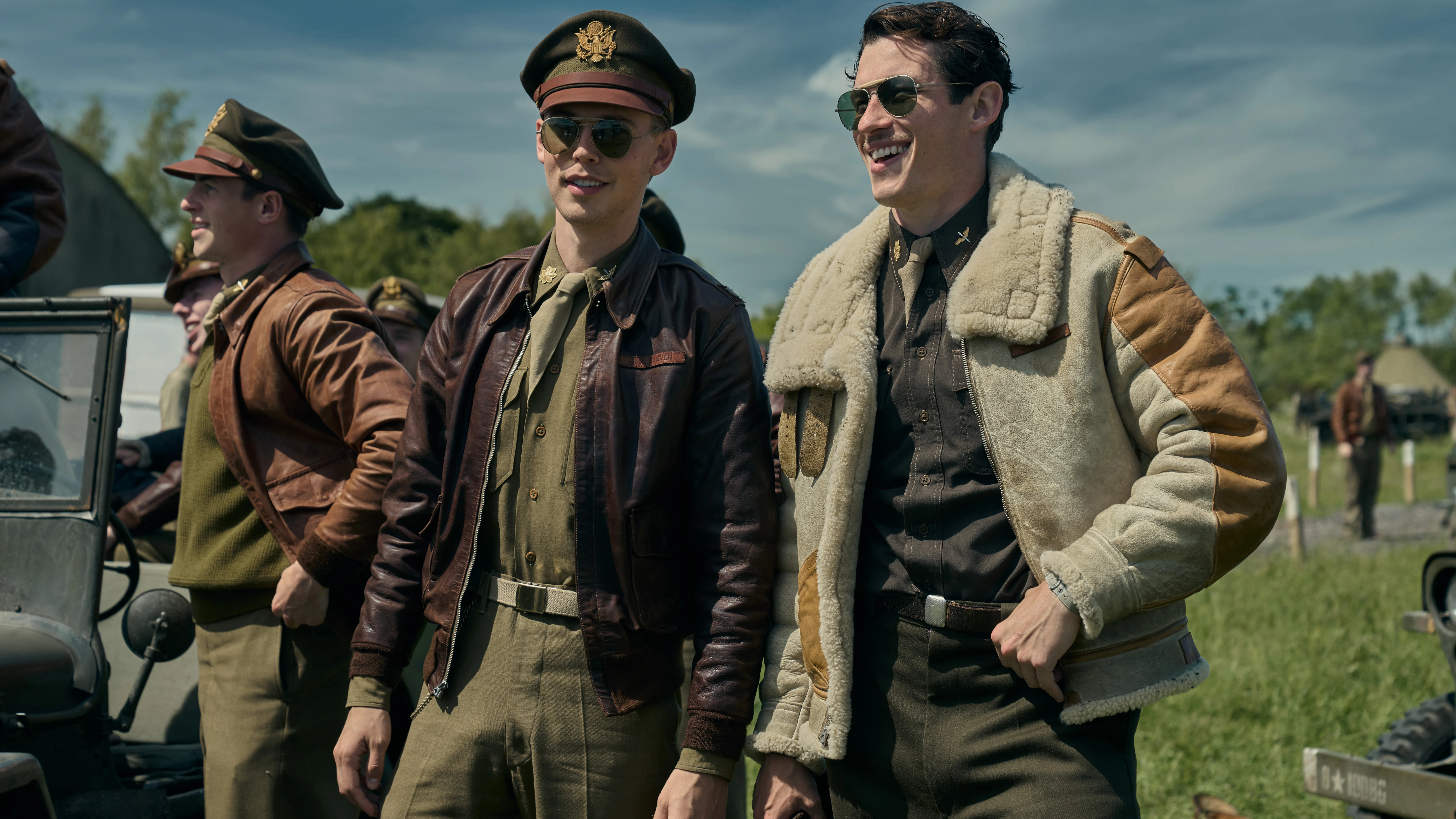 Austin Butler y Callum Turner en Los amos del aire
