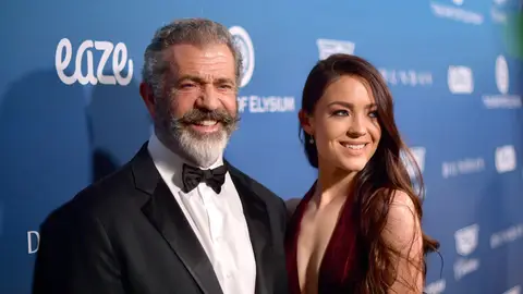 Mel Gibson y Rosalind Ross Mel Gibson y Rosalind Ross