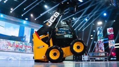 Mario Vaquerizo desata el pánico con la excavadora en el plató de El Desafío 