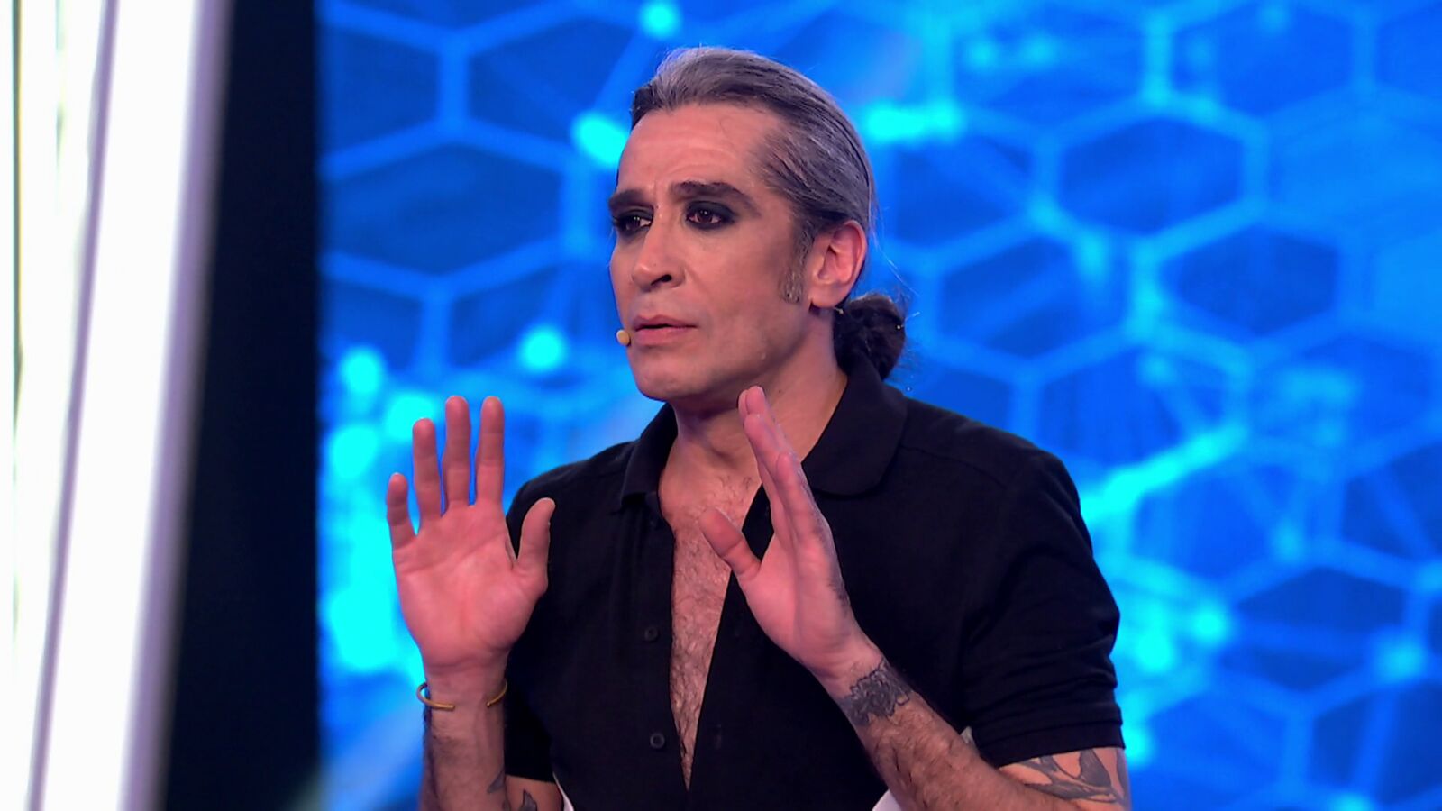 Juan del Val desafía a Mario Vaquerizo: “Te doy más de un tres si haces diez trompos seguidos”