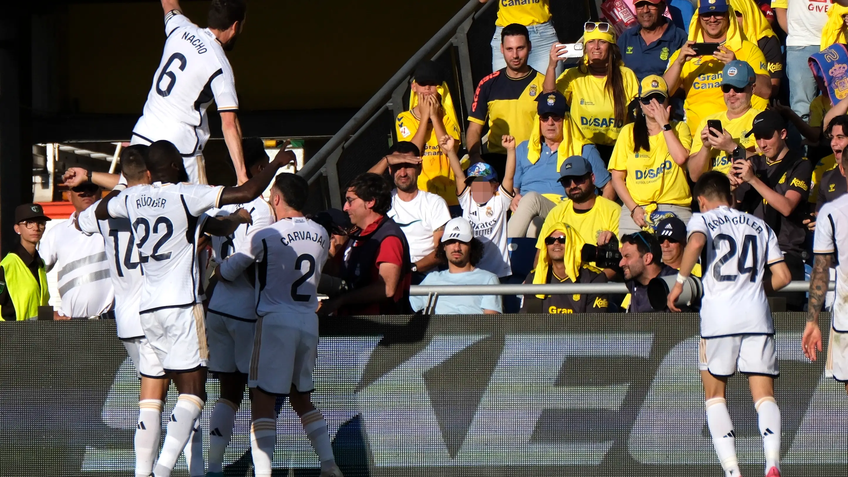 El Real Madrid celebra el gol de Tchouaméni en Las Palmas (1-2) El Real Madrid celebra el gol de Tchouaméni en Las Palmas (1-2)
