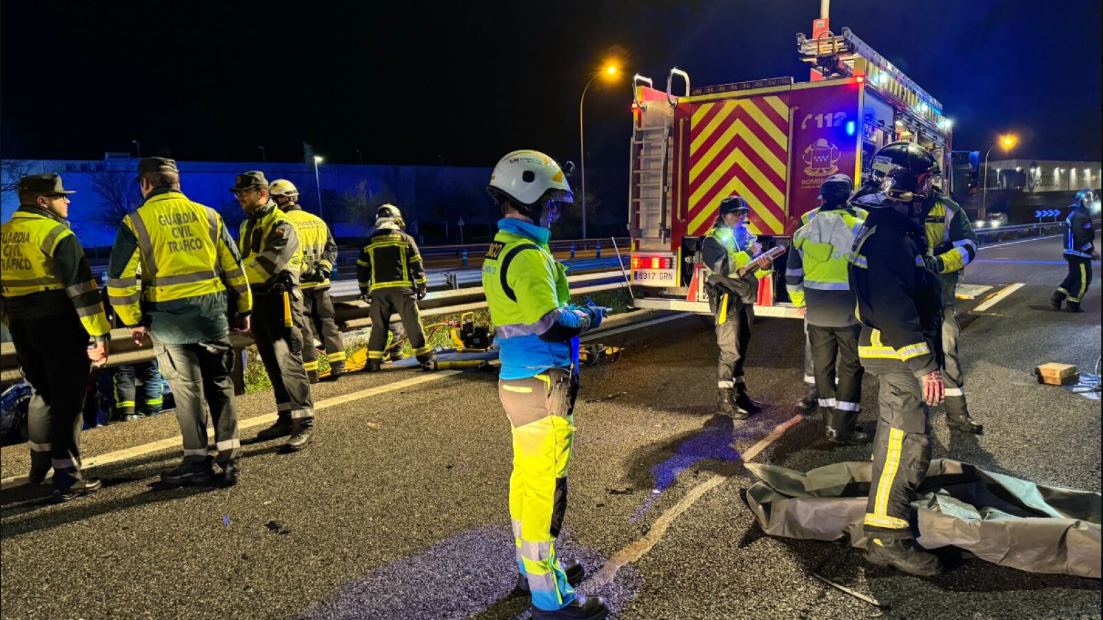 Tres muertos y tres heridos graves en un accidente por choque frontal en la A-3 en Rivas