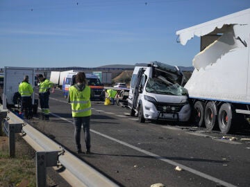 Imagen del accidente de este jueves en la autovía A-4 a la altura de Santa Cruz de Mudela (Ciudad Real)