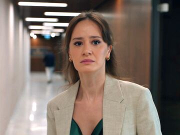 Nil queda en libertad y pierde los papeles al descubrir que Yekta la ha despedido de su bufete