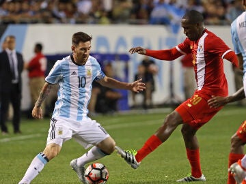 Lionel Messi y Luis 'Matador' Tejada en un partido de selecciones de la Copa América en 2016