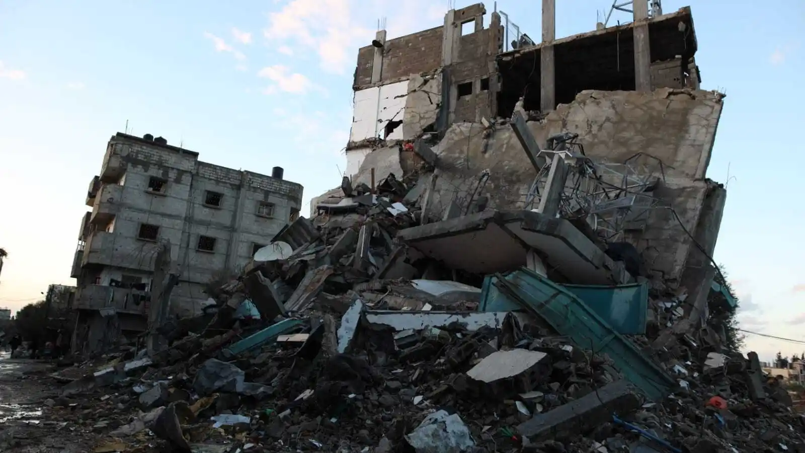 Casa palestina en ruinas por los ataque israelíes en Franja de Gaza Casa palestina en ruinas por los ataque israelíes en Franja de Gaza
