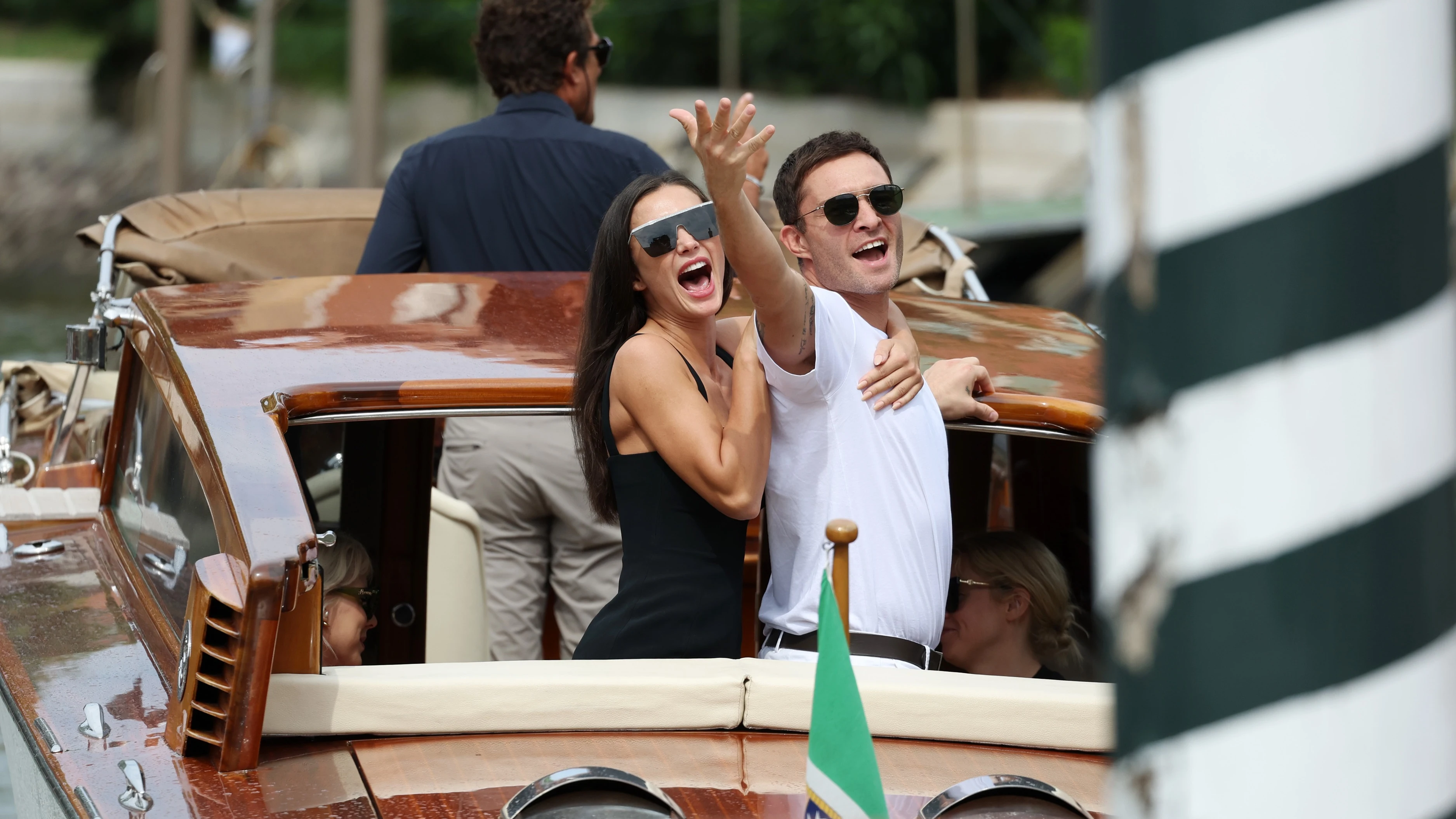 Amy Jackson y Ed Westwick en el Festival de Cine de Venecia